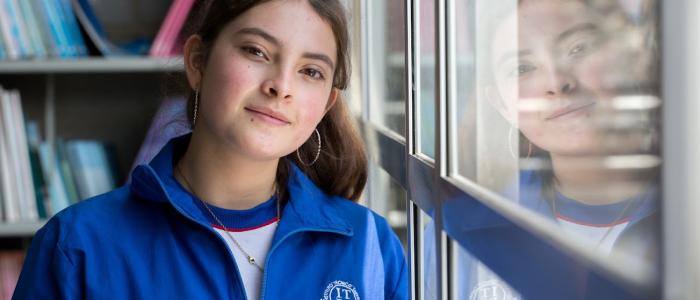 estudiante biblioteca 